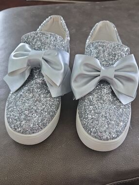 Women's Silver Glitter Slip-On Sneakers with Decorative Bow